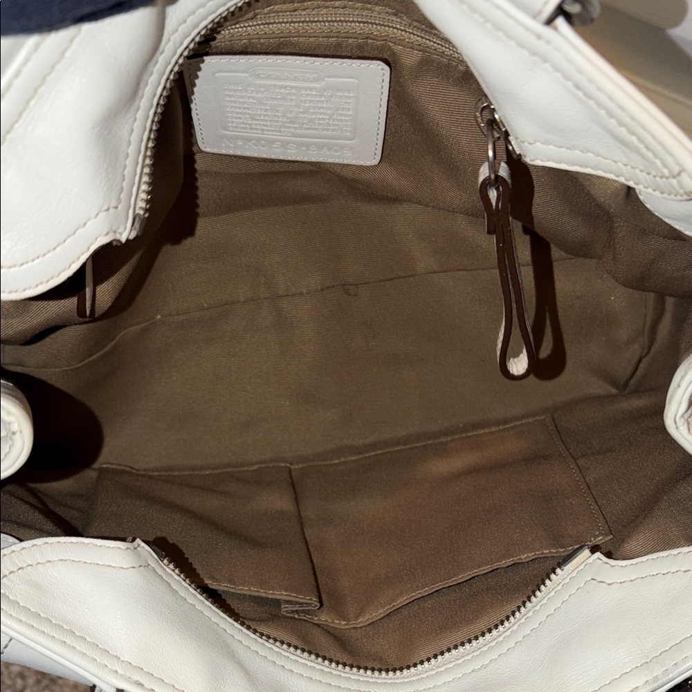 Y2K Coach Soho 8A09 Double Buckle White Leather Shoulder Bag - Picture 9 of 10